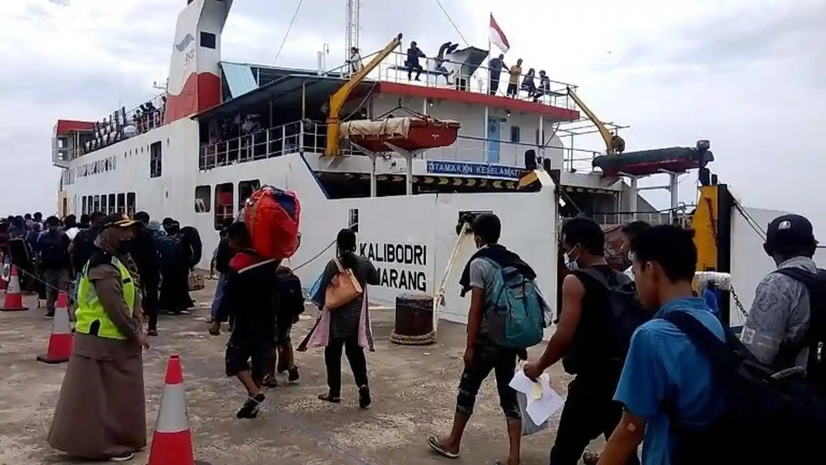 442 Pemudik Kembali ke Kalteng Naik KMP Kalibodri Lewat Pelabuhan Kendal