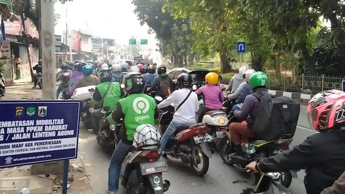 Berikut Jam Terpadat Pengendara Melintas di Jalan Lenteng Agung selama PPKM Level 4 Diberlakukan