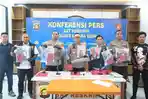 PEMBUNUHAN-Polisi-Muara-Enim-rilis-barang-bukti-dari.jpg
