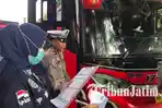ilustrasi-ramp-check-Petugas-melakukan-pemeriksaan-bus-pariwisata-di-Jatim-Park-2-Kota-Batu.jpg