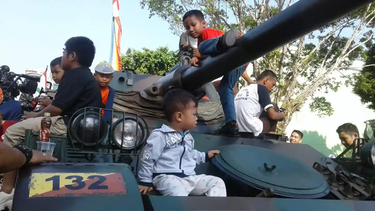 Open House Kodam VI Mulawarman, Edukasi Militer Perkenalkan Alat dan Kendaraan Perang Pada Warga