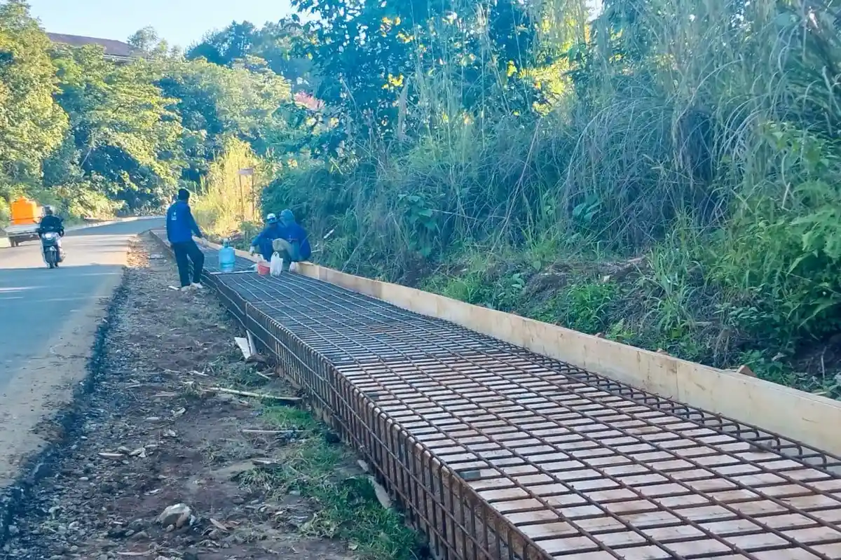 Gelontorkan Anggaran Rp 1,5 Miliar, PUPR Perkim Tana Tidung Kaltara Buat Trotoar Sepanjang 900 Meter