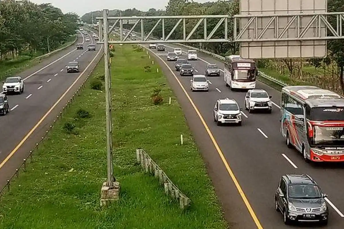 Arus Balik Kendaraan Pemudik di Tol Cipali Subang Meningkat Lagi, Masih Diberlakukan One Way