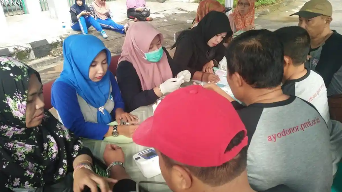Antusias Peserta Periksa Kesehatan di Halaman PMI Pontianak