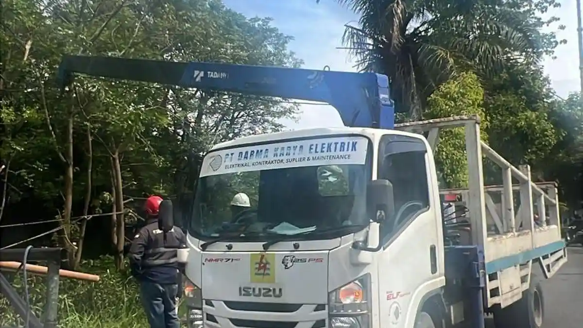 800 Pelanggan Terdampak Tiang Listrik Roboh di Makassar, PLN: 99,8 Persen Pulih