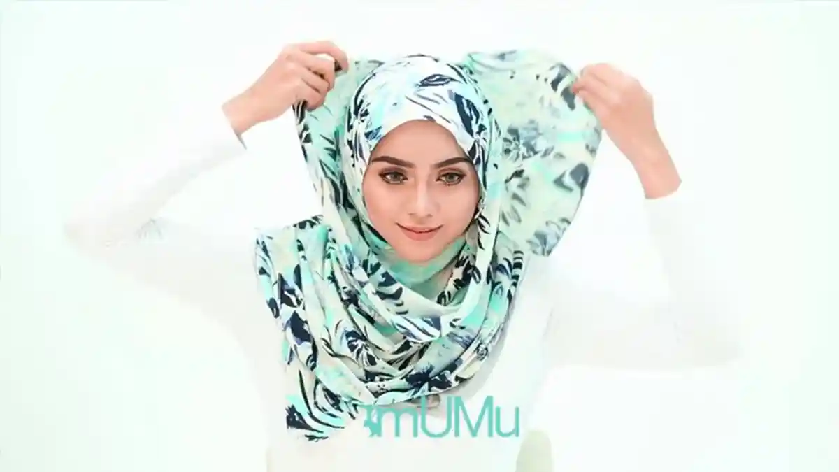 Punya Hijab Pashmina Pendek? Manfaatin dengan Model Ini, Bakal Terlihat Modis!