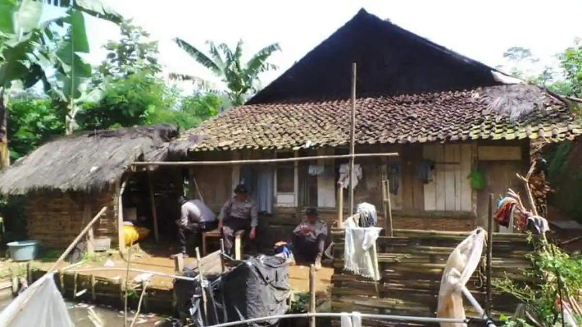 Berkat Pohon Aren  dan Bebatuan  Rumah ini  Selamat  Dari Bencana Tanah  Longsor