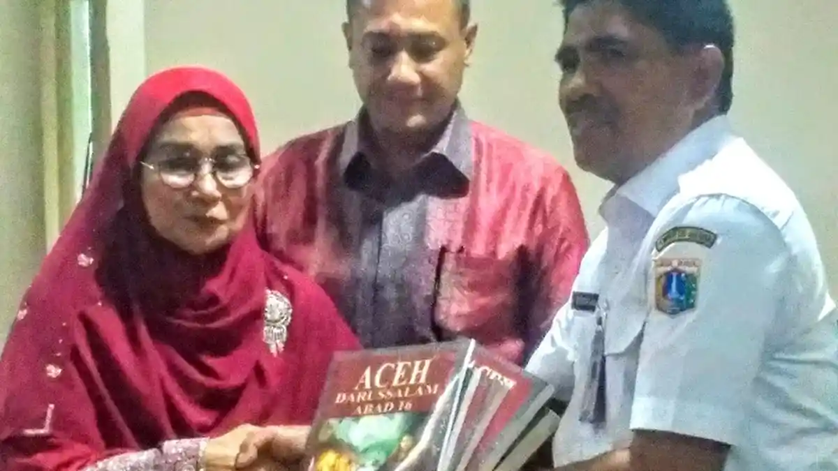 Pocut Haslinda Syahrul, Penulis Buku Sejarah dan Budaya Aceh, Membaca Lebih 1000 Judul Buku