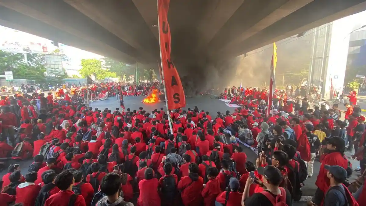 WR I Serta Direktur Kemahasiswaan dan Para Dekan Dampingi Mahasiswa Unhas Aksi Damai di Makassar