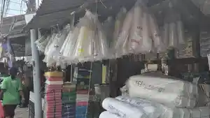 Harga-plastik-di-Pasar-Bukit-Duri-Jakarta-Selatan-mengalami-kenaikan.jpg