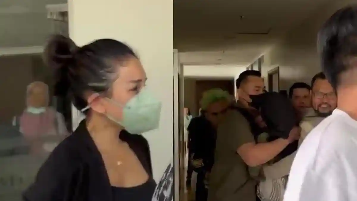 Mata Nikita Mirzani Sembab Saat Jemput Paksa Lolly dari Apartemennya