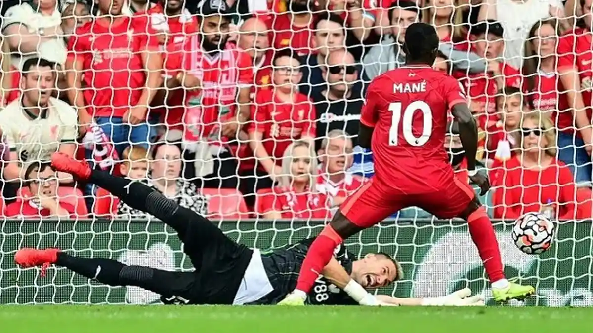 Saido Mane Hukum Crystal Palace dengan Gol ke-100 untuk Liverpool