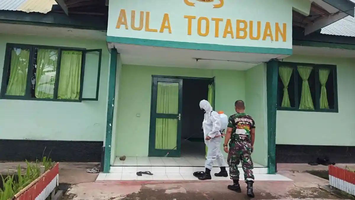 Makodim 1303/Bolmong Disemprot Disinfektan, Cegah Penyebaran Covid-19