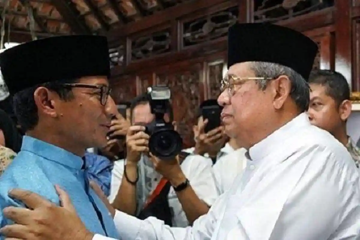 SBY Peluk Sandiaga Uno Saat Peringatan 40 Hari Ani Yudhoyono Meninggal