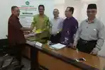 prof-khusnuridlo-dari-stain-jember-mendaftar-penjaringan-bakal-calon-rektor-uin-maliki_20170224_172838.jpg
