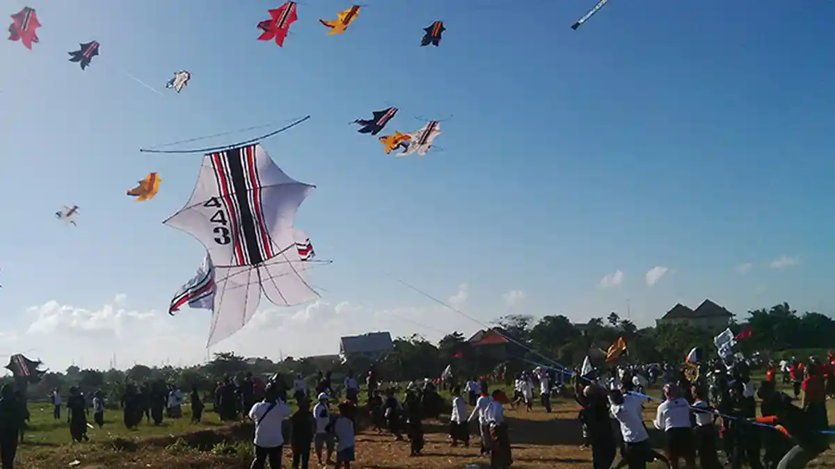 Langit Pantai Padang Galak Semarak oleh Layang-layang - layangan_20160723_155430.jpg