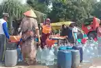 droping-air-bersih-untuk-desa-yang-alami-kekeringan-di-pati.jpg