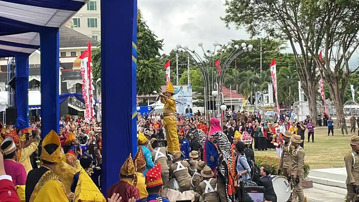 Momen HUT ke-62 Provinsi Sulteng, Gubernur Anwar Hafid Ikut Atraksi Drumband IPDN