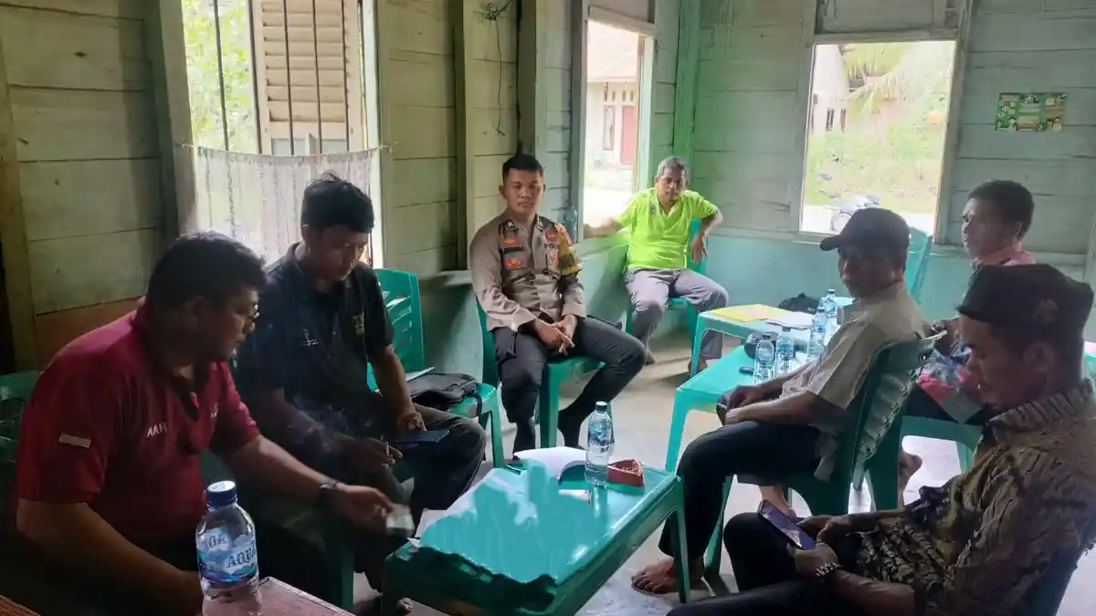 Bhabinkamtibmas Polsek Barumun Tengah Sosialisasi Tentang Kebakaran Hutan