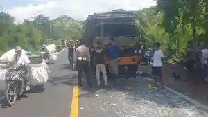 Polisi-saat-melakukan-olah-TKP-pasca-kecelakaan-beruntun-ved.jpg
