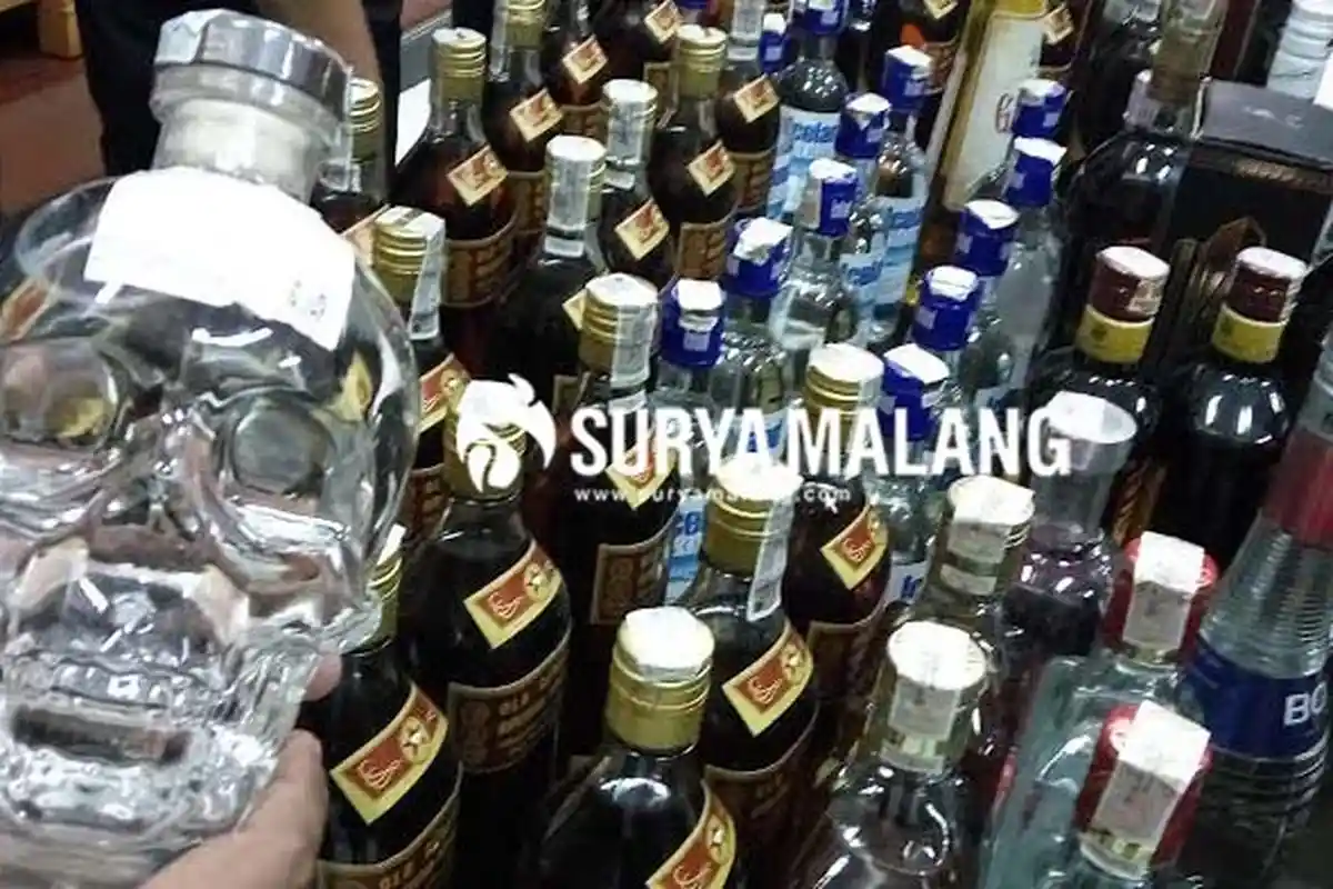 Razia Warung Remang-remang dan Rumah Kontrakan, Satpol PP Sita Miras, Kondom, dan Obat Kuat