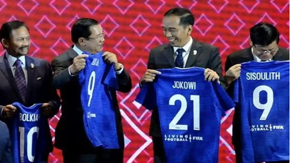 7 Pemimpin ASEAN Dapat Jersey Nomor 9 dari FIFA, Jokowi Sendirian Dapat Nomor 21, Apa Maksudnya?