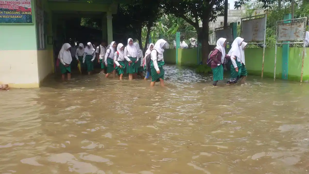 2.500 Orang Mengungsi Akibat Banjir di Bima