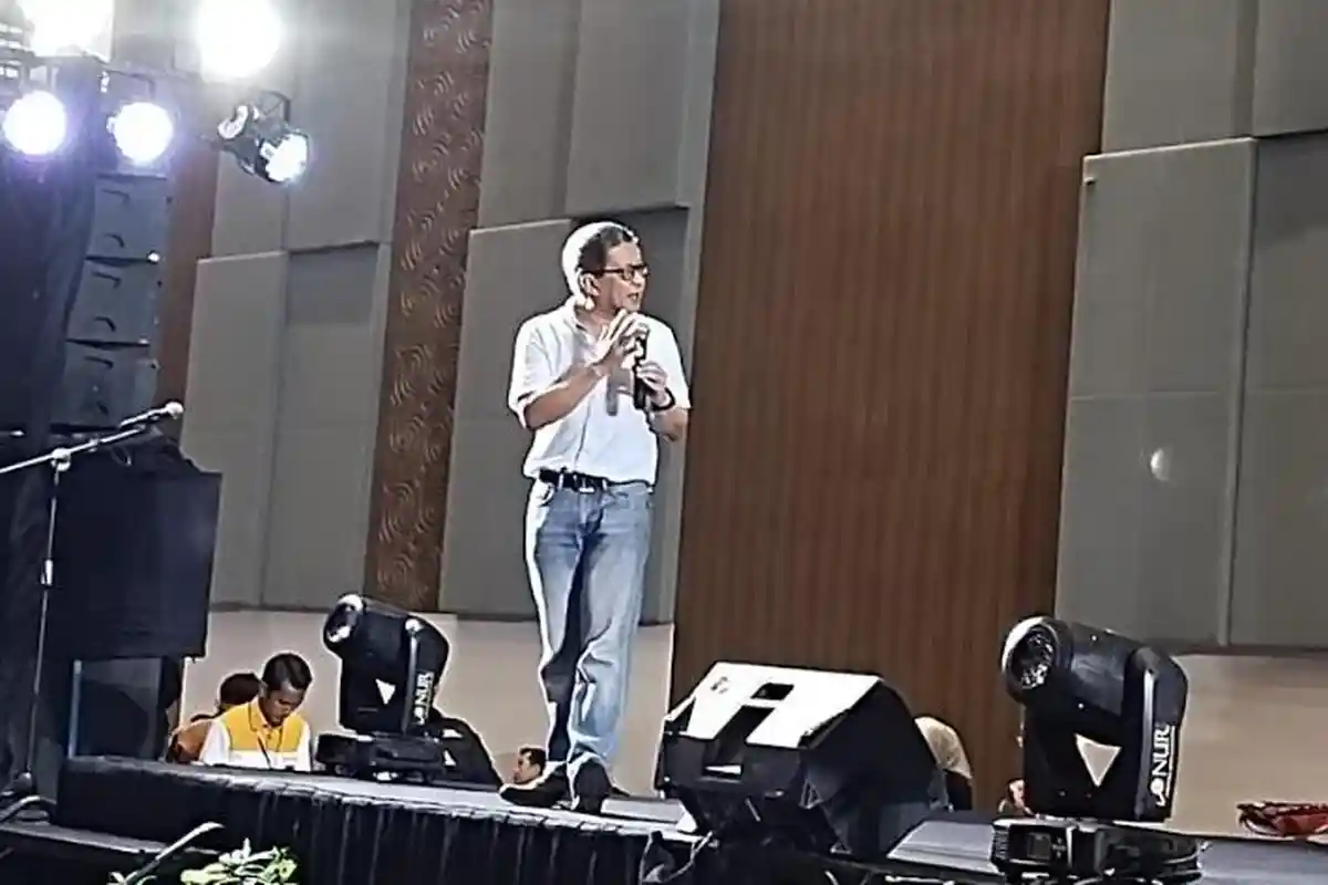 Sempat Puji Kritikus Terbaik, Reaksi Ganjar Pranowo saat Dengar Pantun Rocky Gerung Buat Anies