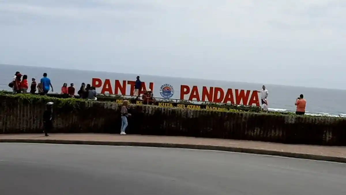 WIKI BALI - Pesona dan Sejarah Pantai Pandawa Bali