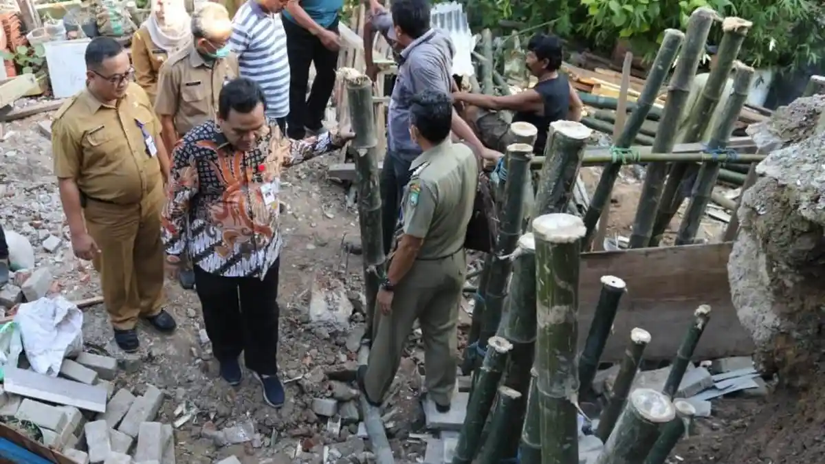 Bupati Blora Tinjau Kedungjenar yang Longsor Tergerus Erosi Sungai Lusi: Tunggu Kedatangan TKPSDA