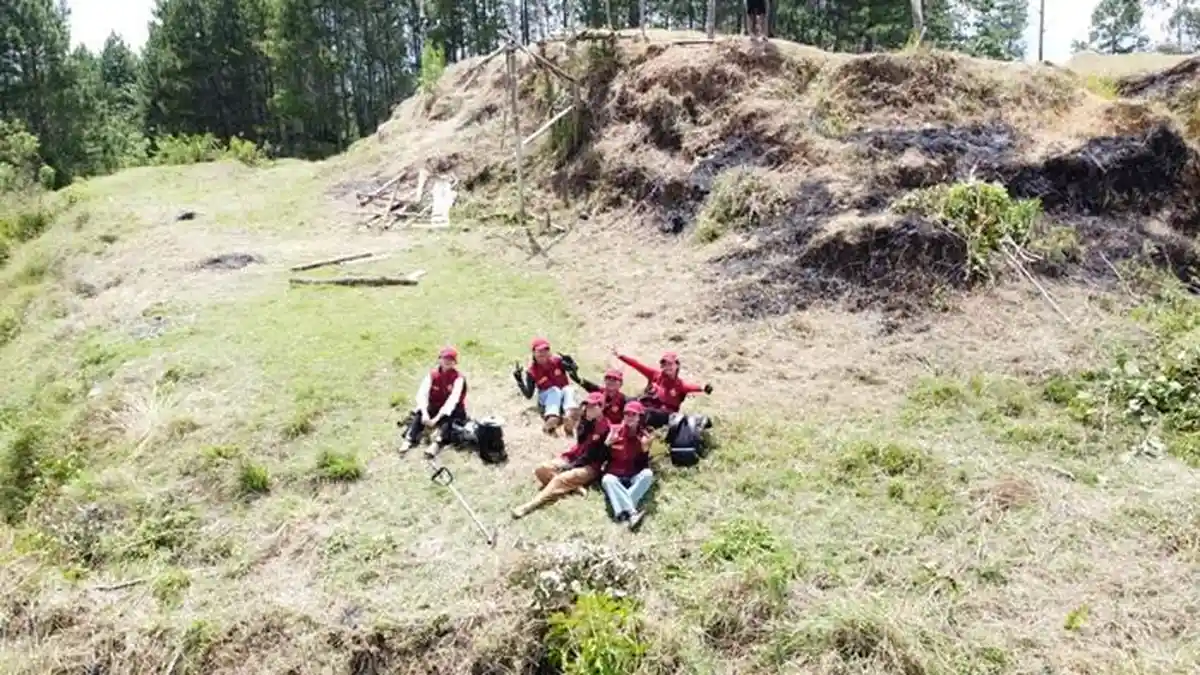 Mahasiswa KKN UKI Toraja Bersihkan Obwis Buntu Bebo Sangalla