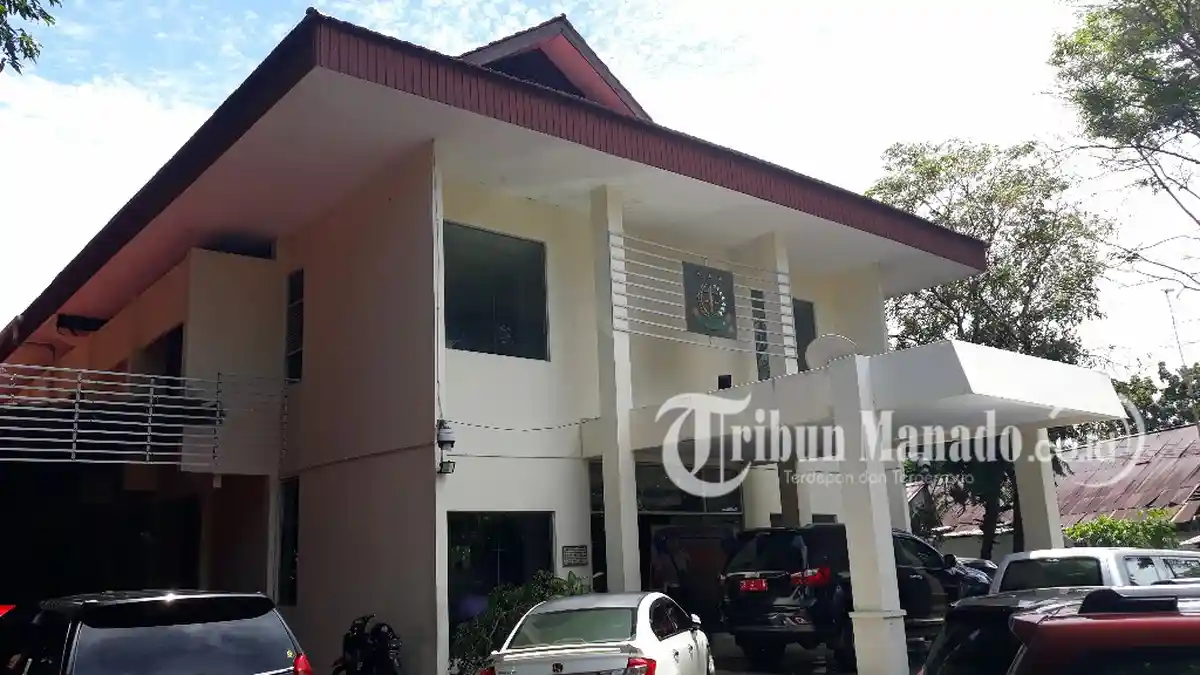 Direksi PT Pujangga Panca Surya 'Dikuliti' 4 Jam di Kejari Manado