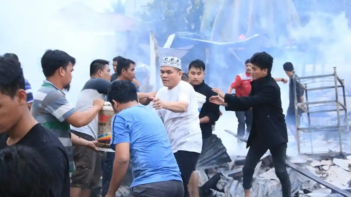 Subulussalam Diamuk Api, Mantan Wali Kota Ikut Berjibaku dengan Warga dan Petugas Pemadam Kebakaran