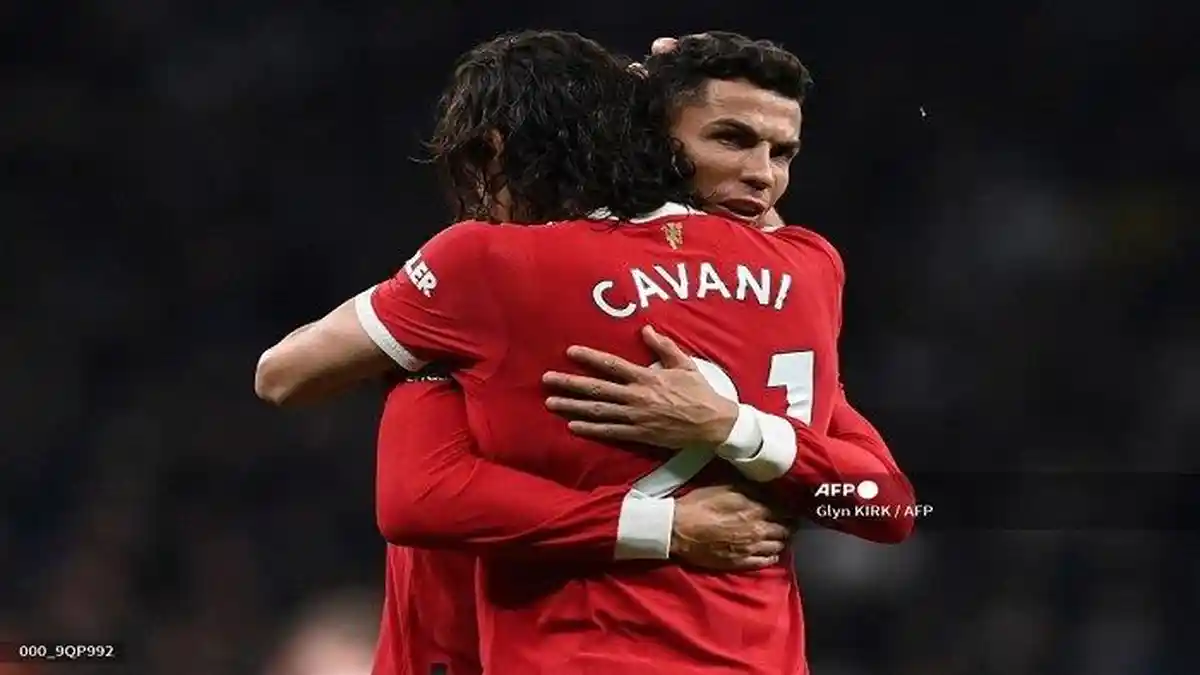 Terungkap, Edinson Cavani Ternyata Tak Ikhlas Berikan Nomor Punggung 7 kepada Cristiano Ronaldo