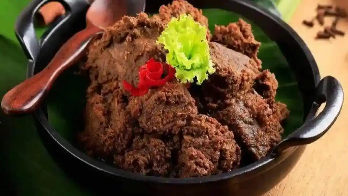 Ragam Tips Cara Menyimpan Ketupat dan Rendang Agar Tidak Cepat Basi Selama Hari Raya Idul Fitri