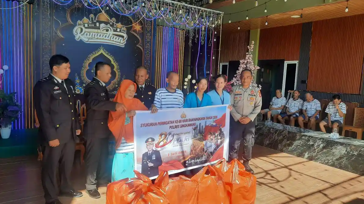 Polres Singkawang Berbagi Kasih dengan Lansia di Panti Jompo NCS di Hari Bhayangkara ke-80 - Tribunpontianak.co.id