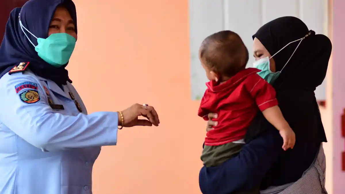 Бидан объяснила: не стоит паниковать, если ребенок в 9 месяцев еще не ходит