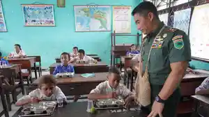 20250213_pangdam-kasuari-tinjau-program-mbg-di-sekolah.jpg