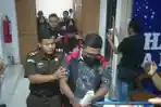 tersangka-dugaan-korupsi-penyaluran-pupuk-bersubsidi-Rohul.jpg