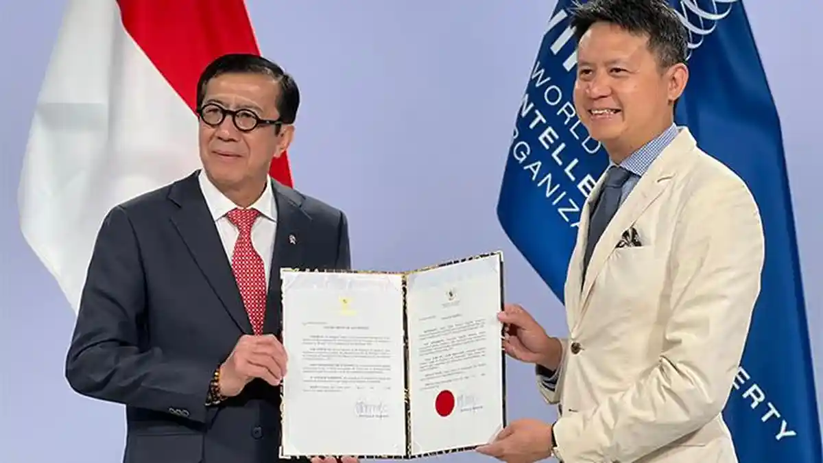 Menkumham Yasonna Laoly Serahkan Instrumen Aksesi Traktat Budapest saat Pertemuan dengan Dirjen WIPO