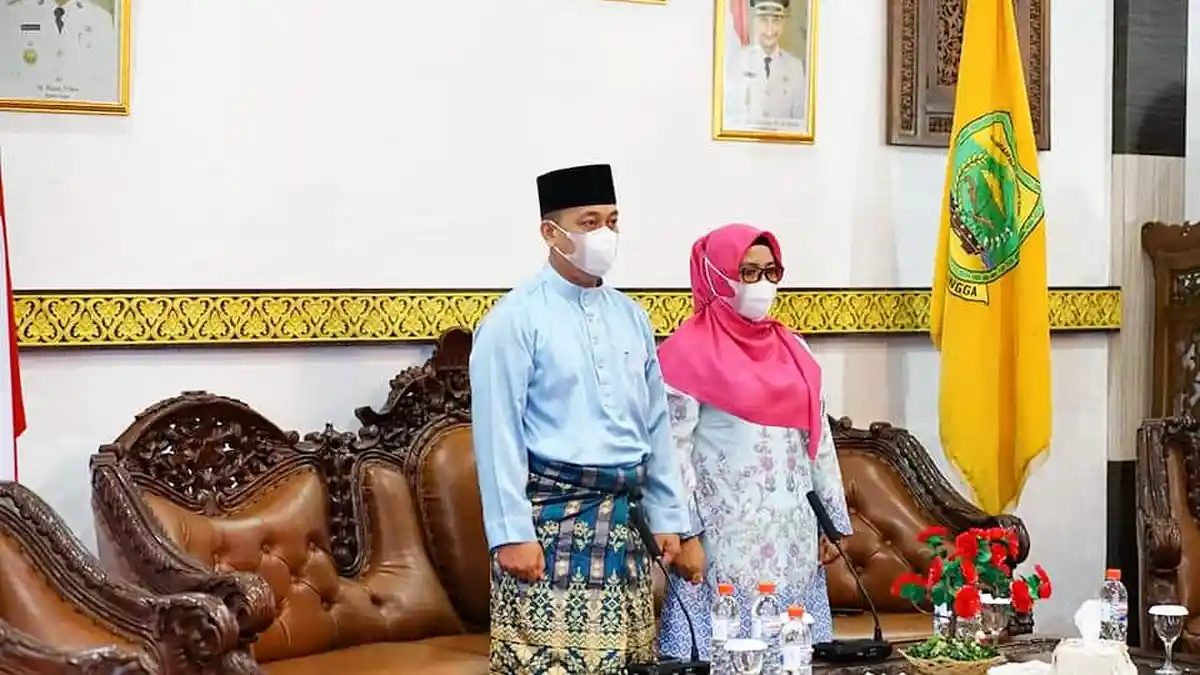Muhammad Nizar dan Ketua PKK Lingga Hadiri secara Virtual Pelantikan Wali Kota Batam