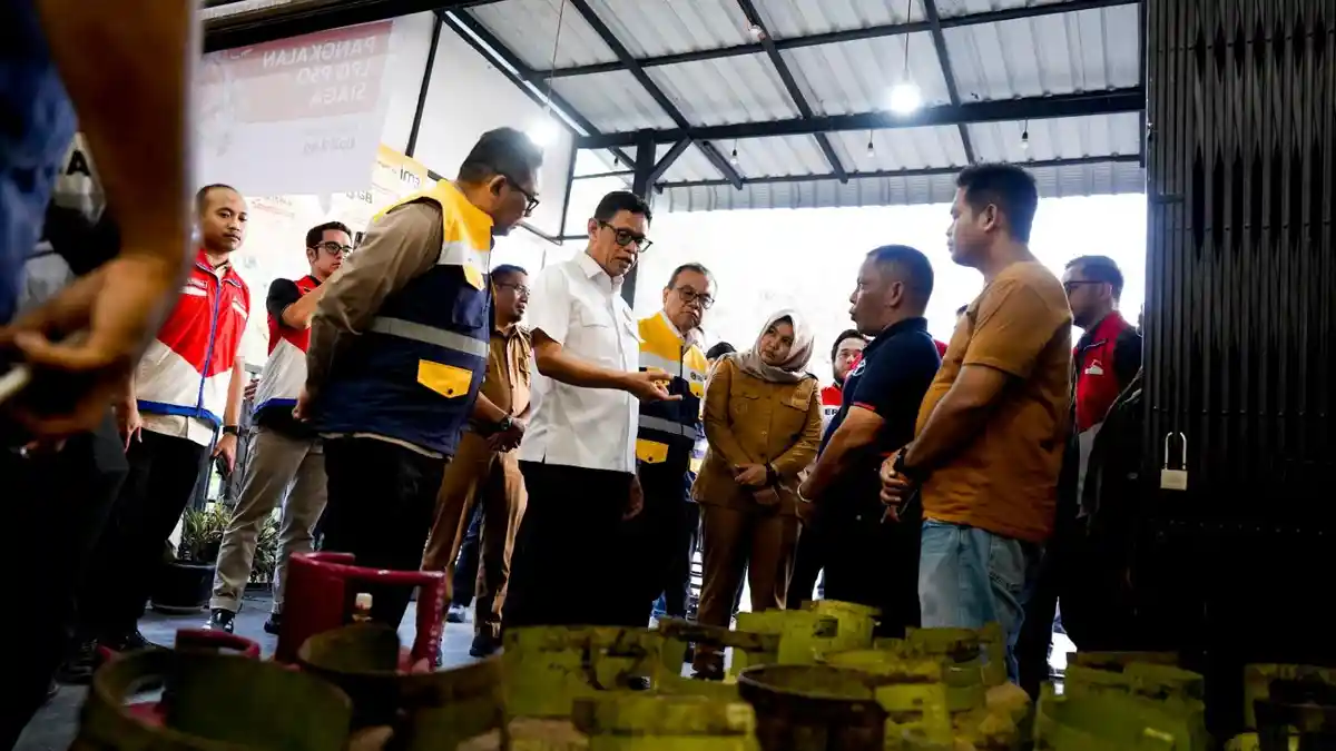 Tinjau Pangkalan Gas di Mandailing Natal, Wamen Yuliot Jamin Ketersediaan BBM dan LPG