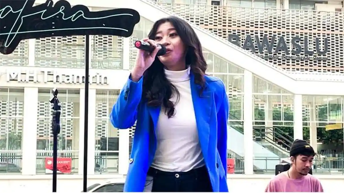 Safira Manfaatkan Libur Kuliah untuk Merilis Mini Album Perdana Bertajuk 'Yours'