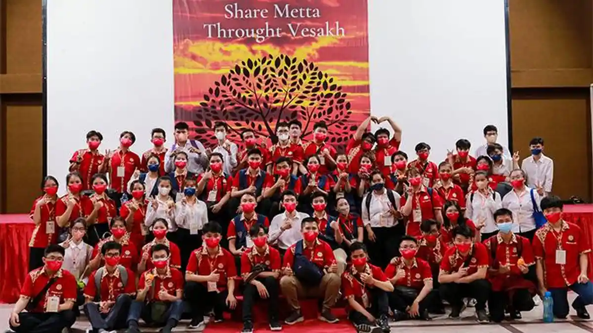 Keluarga Mahasiswa Buddhis Universitas Mikroskil Memperingati Tri Suci Waisak 2556 BE