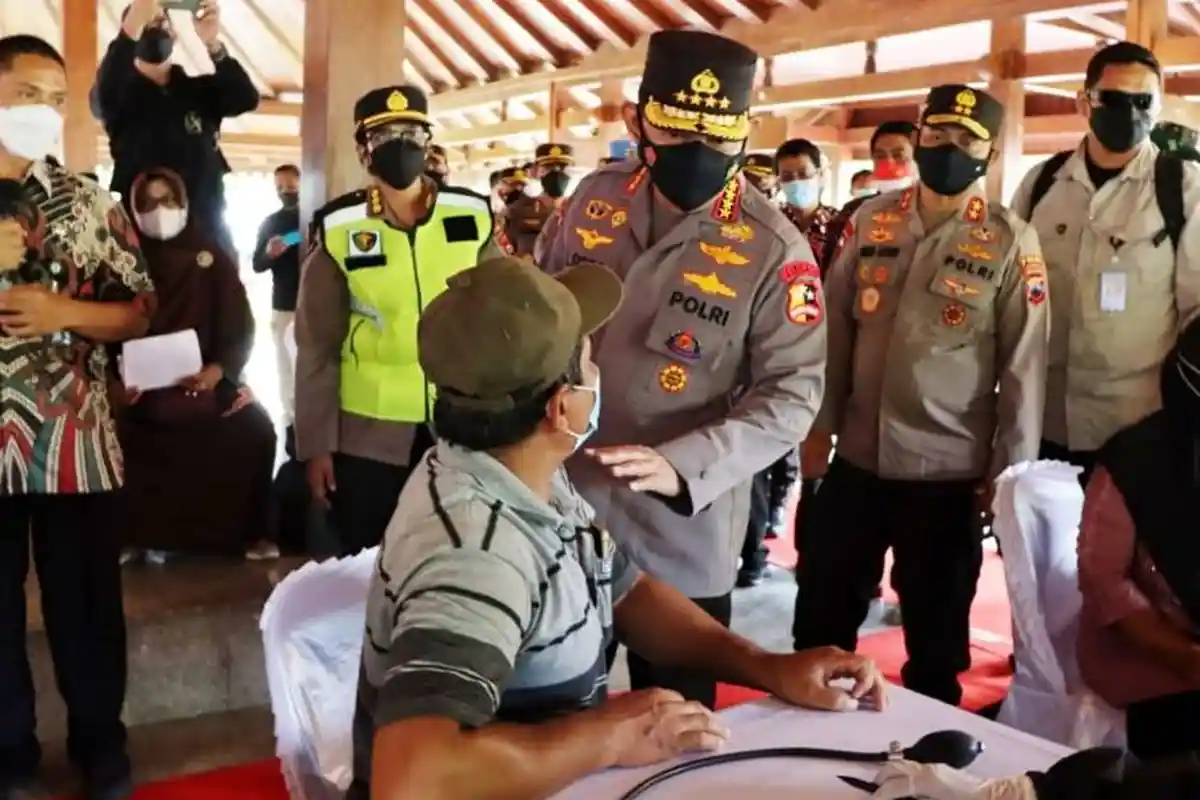 Gelar Vaksinasi Serentak se-Indonesia, Kapolri Targetkan 1 Juta Dosis
