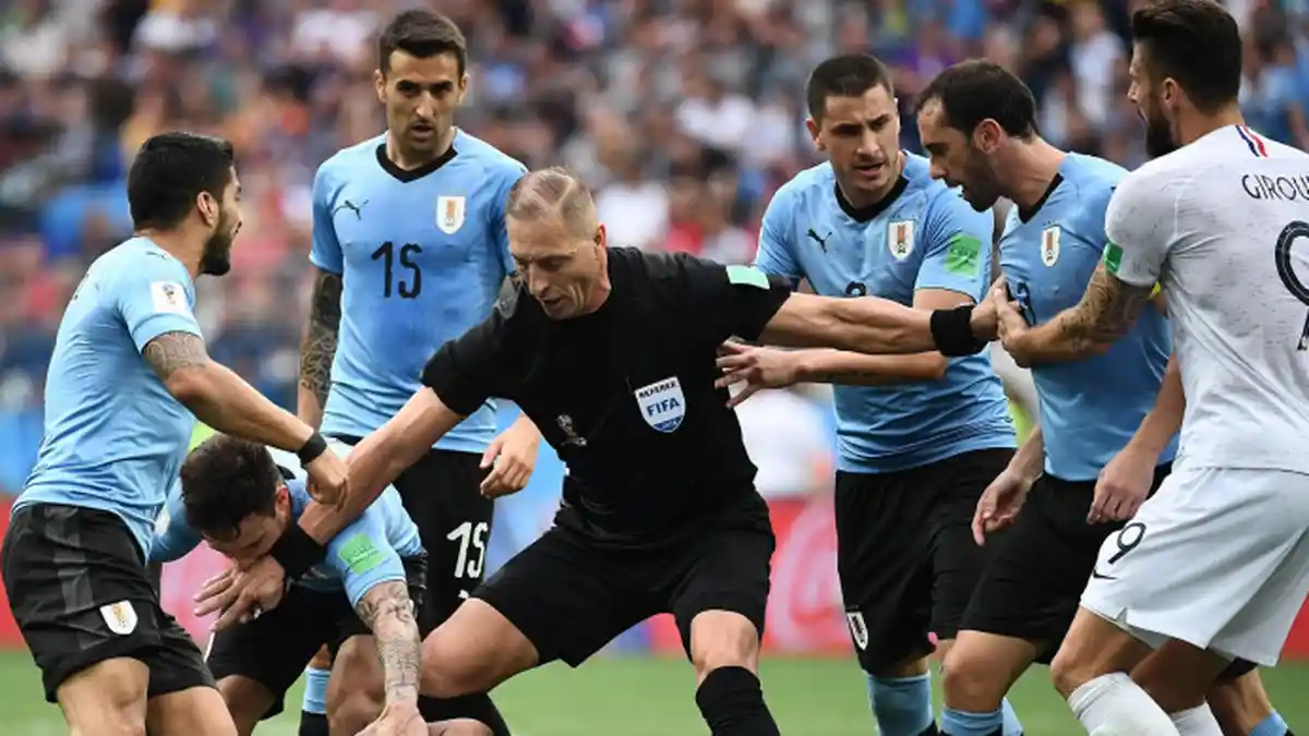 Wasit yang Akan Memimpin Laga Final Piala Dunia 2018 Ternyata Seorang Bintang Film