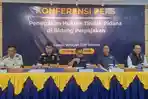 Kepala-Kanwil-DJP-Banten-Aim-Nursalim-Saleh-tengah.jpg