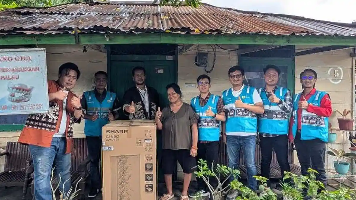 Senyum Pelanggan Sumba: Saat Beli Token Berbuah Hadiah Sepeda Motor Listrik