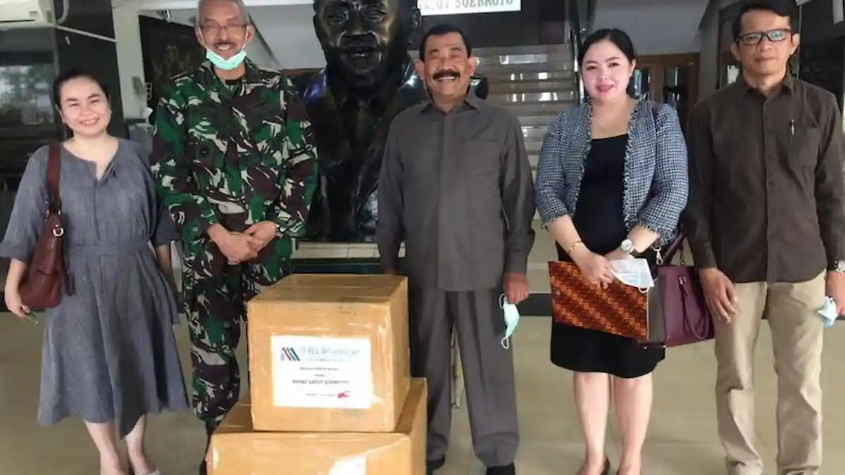 Perangi Covid-19, Mantan Danjen Kopassus Bantu Perlengkapan Penunjang Medis ke RSPAD