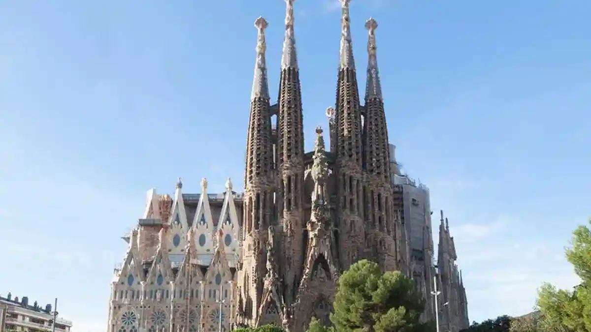 Dibangun Sejak 1882, Proyek Gereja di Barcelona Ini Belum Tuntas